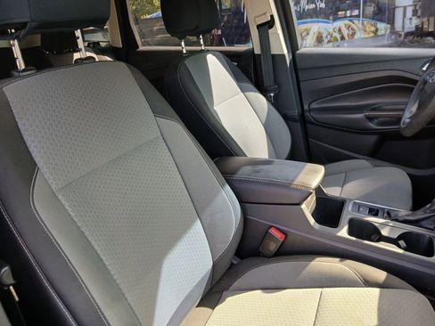 Used 2017 Ford Escape SE w/ Equipment Group 201A FWD image 25