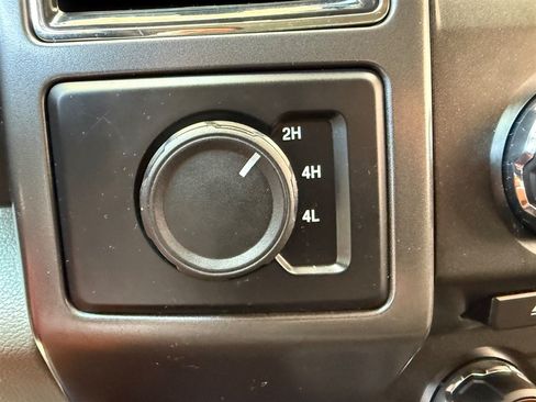 Used 2017 Ford F150 XLT AWD/4WD image 10