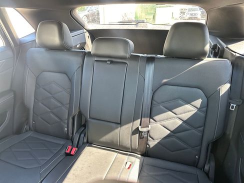 Used 2024 Volkswagen Atlas Cross Sport SE AWD/4WD image 14