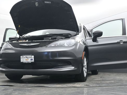 Used 2021 Chrysler Voyager Lxi image 44