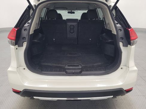 Used 2017 Nissan Rogue SV w/ SV Premium Package image 29