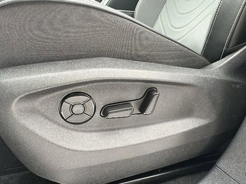 Used 2025 Volkswagen Tiguan SE R-Line image 24