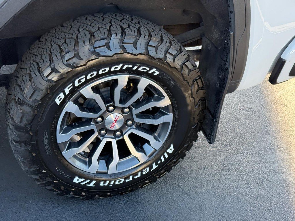 Used 2023 GMC Sierra 1500 AT4 w/ Technology Package AWD/4WD image 7