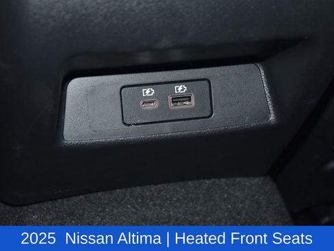 Used 2025 Nissan Altima 2.5 SR w/ SR Premium Package image 29