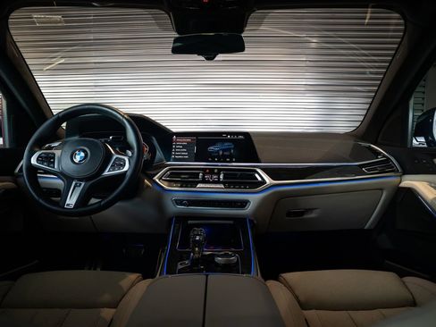 Used 2022 BMW X7 xDrive40i w/ M Sport Package AWD/4WD image 26
