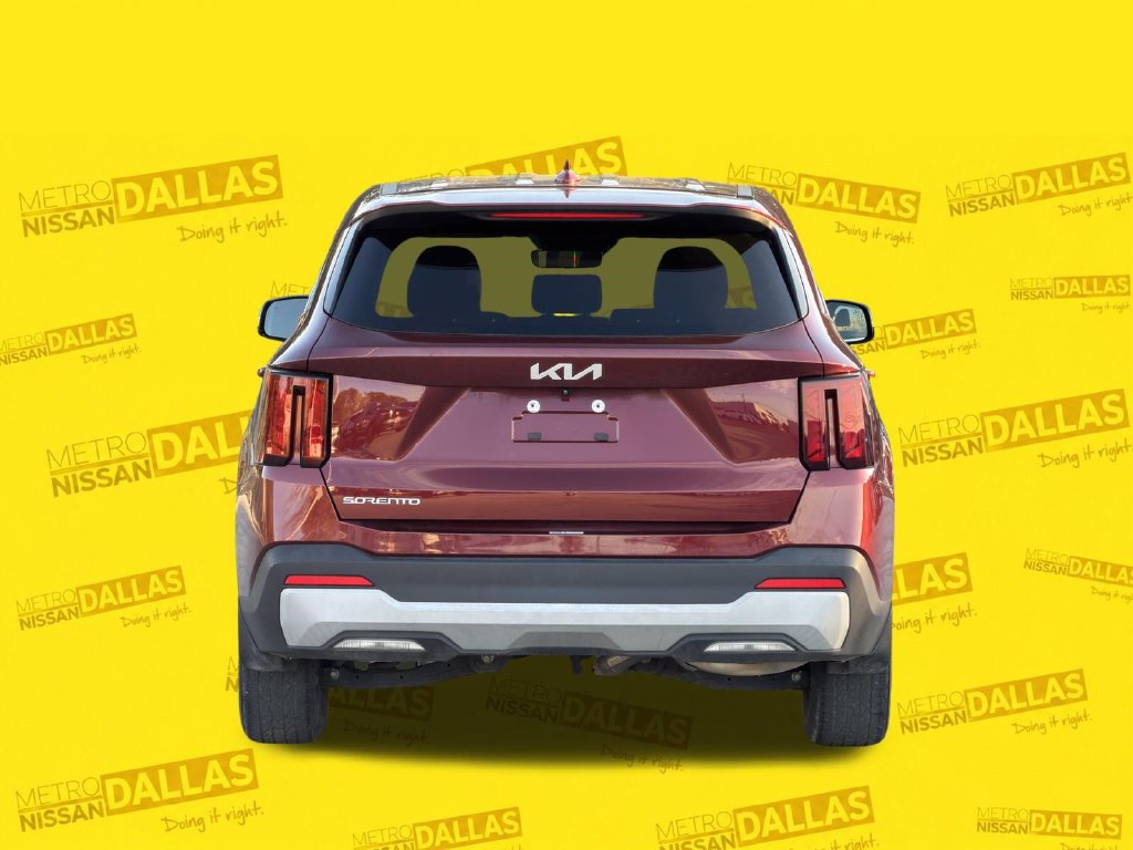 Used 2025 Kia Sorento LX FWD image 5