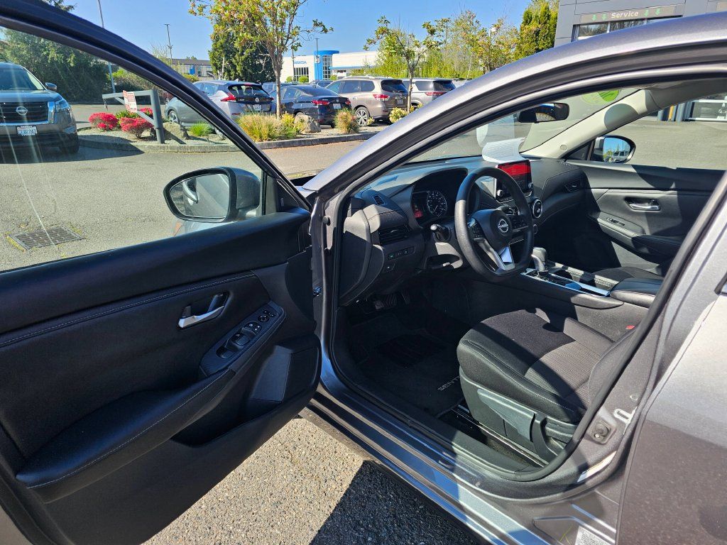Used 2024 Nissan Sentra SV FWD image 16