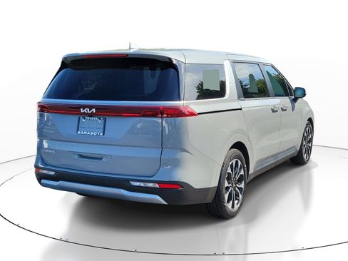 Used 2024 Kia Carnival EX FWD image 6