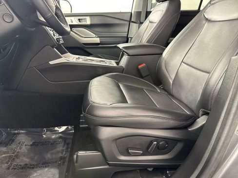 Used 2023 Ford Explorer Limited w/ Limited Technology Package AWD/4WD image 22