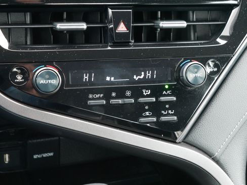 Used 2022 Toyota Camry SE w/ Convenience Package image 23