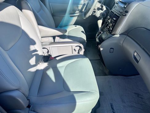 Used 2008 Toyota Sienna LE FWD image 11
