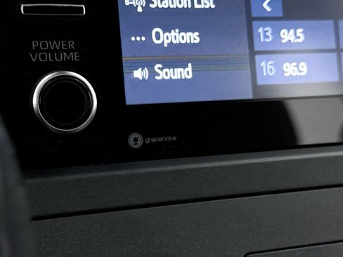 Used 2018 Toyota Sienna XLE w/ XLE Navigation Package FWD image 21