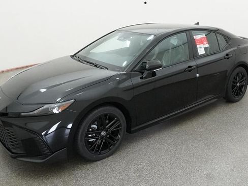 New 2026 Toyota Camry SE w/ Convenience Package FWD image 1