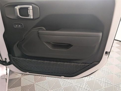 Used 2022 Jeep Wrangler Unlimited Sport image 29