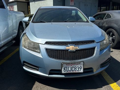 Used 2012 Chevrolet Cruze LT FWD image 2