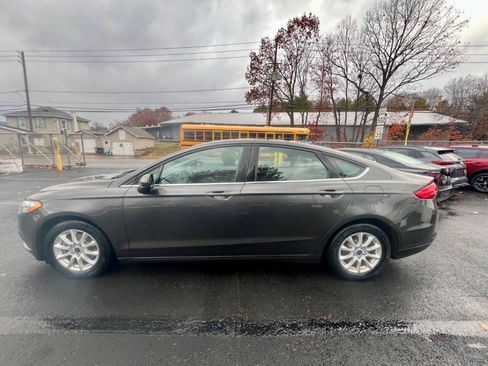 Used 2017 Ford Fusion S image 3