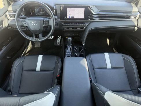 Used 2025 Toyota Camry SE FWD image 11