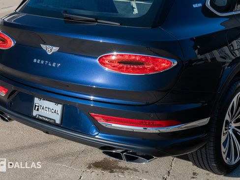 Used 2022 Bentley Bentayga image 17