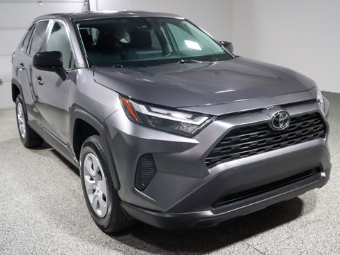 Used 2024 Toyota RAV4 LE AWD/4WD image 5