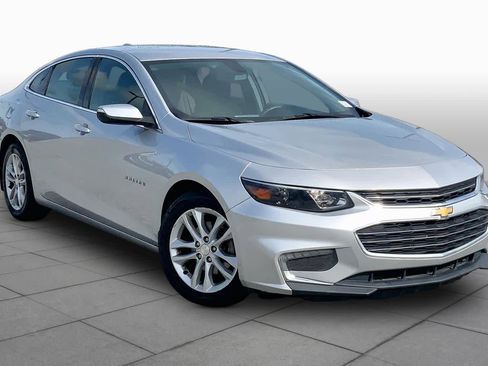 Used 2017 Chevrolet Malibu LT FWD image 3