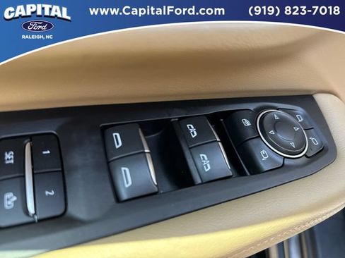 Used 2021 Chevrolet Tahoe Premier w/ Premium Package AWD/4WD image 21
