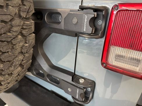 Used 2015 Jeep Wrangler Unlimited Rubicon w/ Connectivity Group AWD/4WD image 88