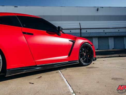 Used 2020 Nissan GT-R Premium w/ Premium Interior Package image 29