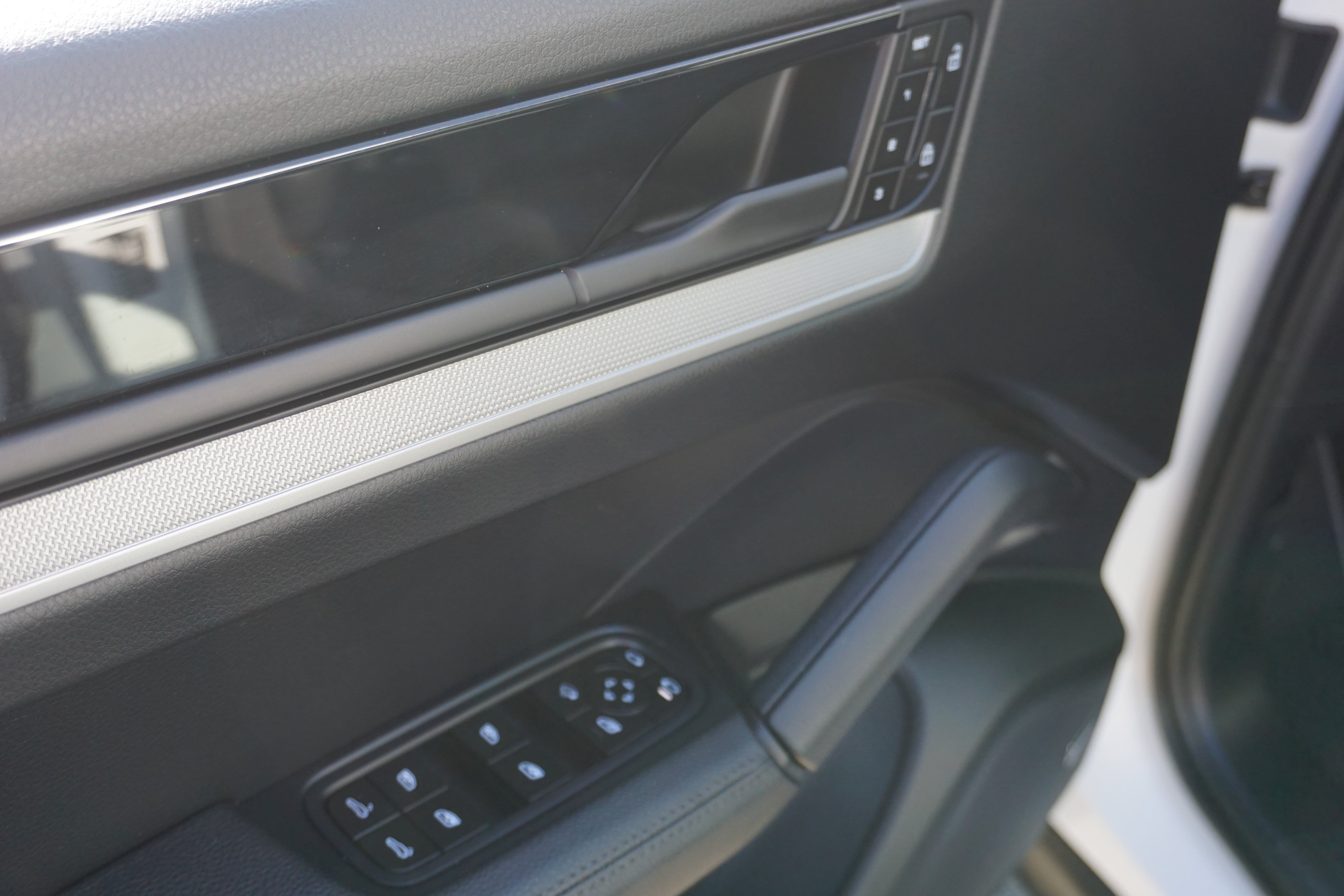 Certified 2025 Porsche Cayenne Coupe AWD/4WD image 14