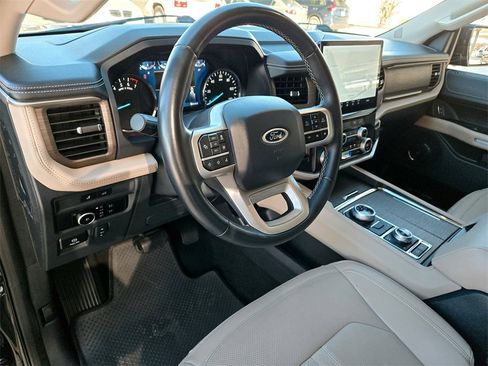Used 2024 Ford Expedition Limited image 11