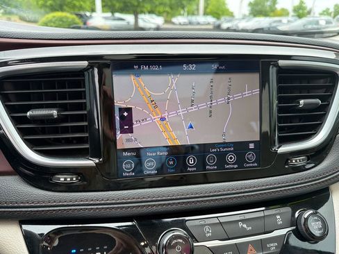 Used 2020 Chrysler Pacifica Limited FWD image 30