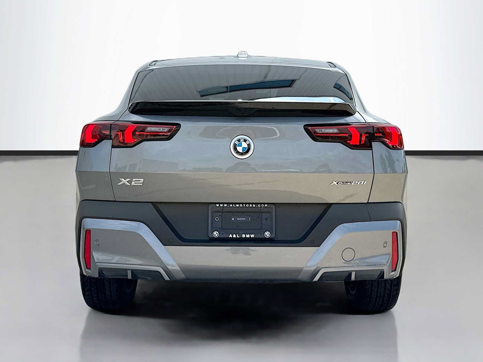 Used 2026 BMW X2 xDrive28i w/ Convenience Package AWD/4WD image 4