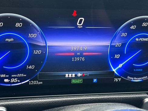 Used 2024 Mercedes-Benz EQB 300 4MATIC image 22