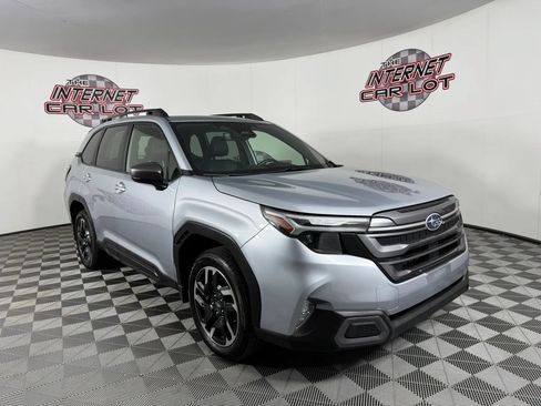 Used 2025 Subaru Forester Limited AWD/4WD image 9