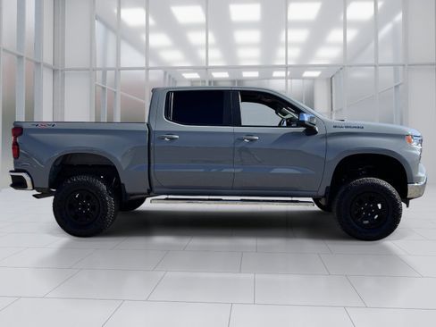 Used 2024 Chevrolet Silverado 1500 LT AWD/4WD image 7