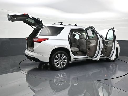 Used 2018 Chevrolet Traverse Premier w/ Driver Confidence II Package image 33