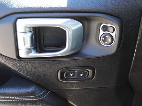 Used 2023 Jeep Wrangler Unlimited Sahara image 11