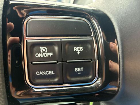 Used 2015 Dodge Grand Caravan SE FWD image 18