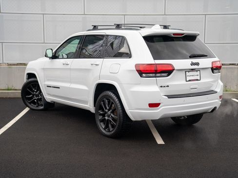 Used 2018 Jeep Grand Cherokee Altitude image 3
