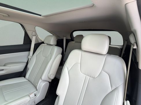 Used 2022 Kia Sorento EX w/ Panoramic Sunroof Package FWD image 24