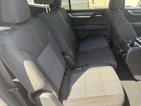 Used 2025 GMC Acadia Elevation FWD image 8
