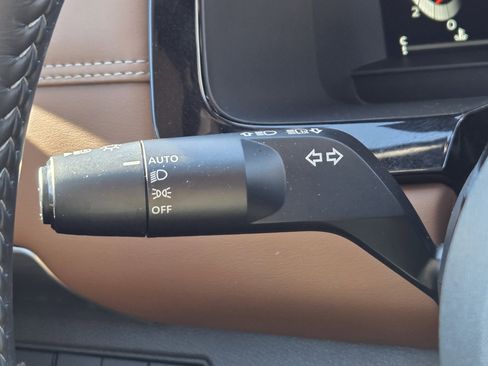 Used 2025 Nissan Pathfinder Platinum w/ Cargo Package image 14