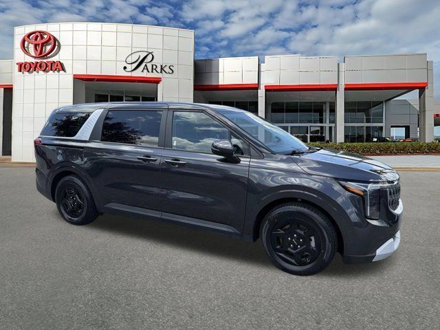 Used 2025 Kia Carnival FWD image 1