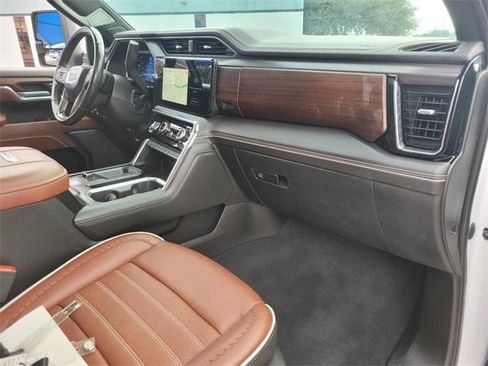 Used 2024 GMC Sierra 3500 Denali Ultimate image 8