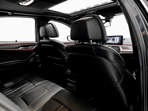 Used 2023 BMW M550i xDrive image 40