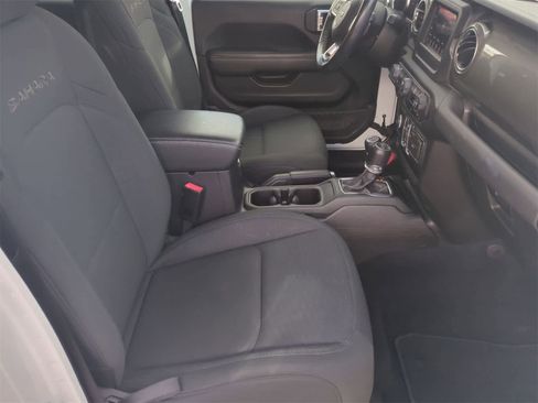 Used 2020 Jeep Wrangler Unlimited Sahara image 11