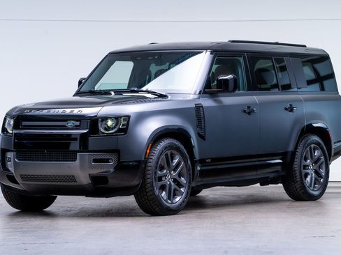 Used 2025 Land Rover Defender 130 V8 AWD/4WD image 3