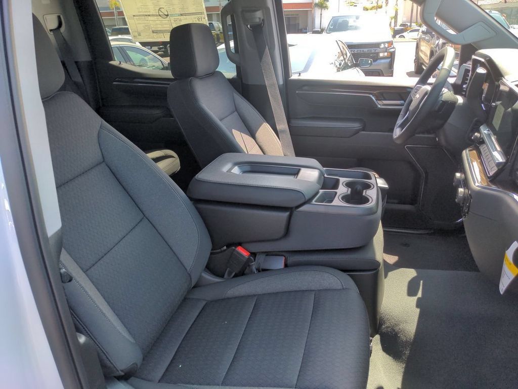 Used 2023 Chevrolet Silverado 1500 LT AWD/4WD image 27