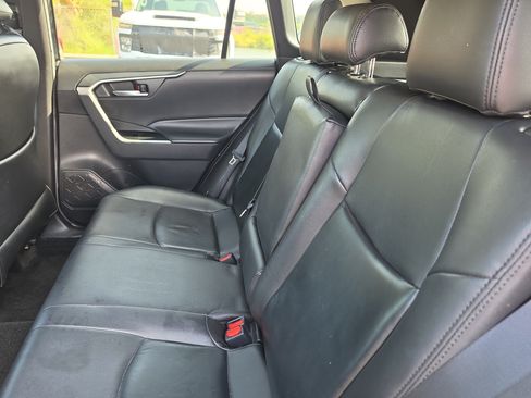 Used 2022 Toyota RAV4 SE w/ Convenience Package AWD/4WD image 13