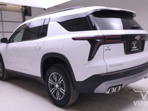 New 2026 Chevrolet Traverse LT image 3