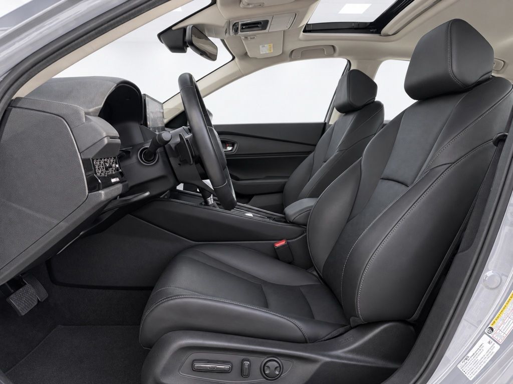 Used 2023 Honda Accord Touring image 13